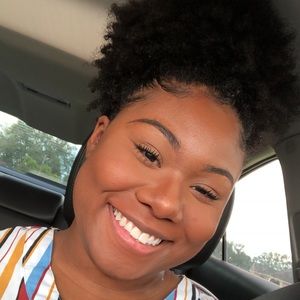 Meet your Posher, Demi